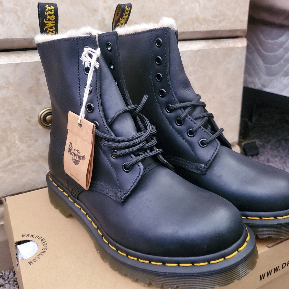 DR MARTENS 1460 SERENA BOOT SIZE 7